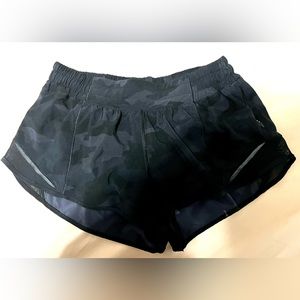 LULU LEMON SIZE 8 HOTTY HOT SHORTS